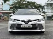 Camry 2020 2.5Q - 16000 km trắng kem mới tinh