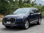 SUV 7 chỗ cao cấp màu xanh độc đáo