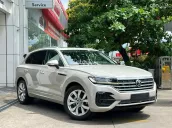 Màu Be phiên bản Luxury ưu đãi đặc biệt 5 chỗ cao cấp rộng rãi