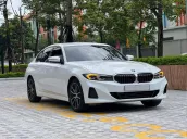 Xe Option có cả HUD trên kính lái, Màn hình cong liền khối cảm ứng