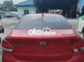 Ô tô Kia Soluto 2021 số sàn màu đỏ