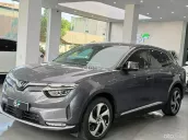 Xe gia đình 5 chỗ, đầy đủ tiện nghi