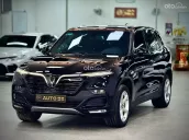 Xe màu đen nội thất nâu sang trọng