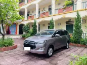 Tôi cần bán chiếc xe ô tô Toyota Innova 2.0E màu xám vàng 2020