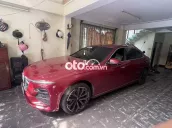 Ô tô VinFast Lux A màu đỏ, số tự động