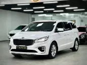 MPV cao cấp, nội thất kem sang trọng