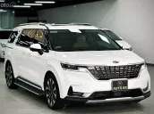 MPV cao cấp màu trắng nội thất kem