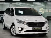 MPV 7 chỗ màu trắng nội thất xám đẹp như mới