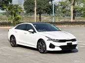 Xe sedan siêu mới, chạy ít, màu trắng đẹp
