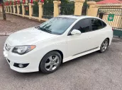 Bán xe sedan đời 2011 màu trắng, số tự động, đầy đủ tiện nghi