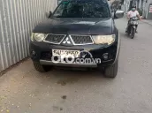 Mitsubishi Triton Đen Số sàn 2 cầu