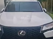 Xe SUV cao cấp màu trắng nội thất đen