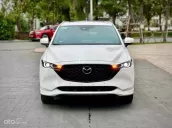 Xe SUV 5 chỗ màu trắng sản xuất 2024