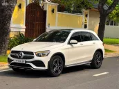 Xe sang trọng, nội thất nâu đẳng cấp