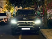 Xe SUV cao cấp màu đen kem, chính chủ từ mới