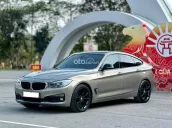 Xe vàng nội thất kem, chủ giữ gìn