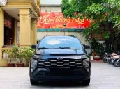 Xe gia đình 7 chỗ màu đen sang trọng
