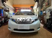 Toyota Sienna Limited 2017 màu trắng