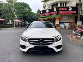 Xe trắng nội thất nâu