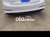 Hyundai Elantra Trắng 5 chỗ
