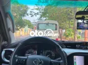 Toyota Hilux màu Đen