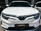 VinFast VF8 2022 Plus - pin CATL mua đứt