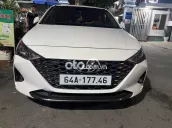 Hyundai Accent màu Trắng