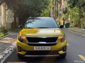 Kia Seltos 1.4Turbo Luxury 2021 🔹️Màu sắc: Vàng Nóc Đen 🔹️Odo: 49.000 km 🔹️Xe trang bị: Lót sàn 6D
