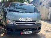Toyota Hiace 6 chỗ màu Xám