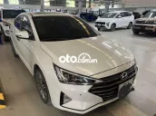 Hyundai Elantra 2.0 AT Trắng