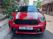 Xe màu đỏ nội thất đen