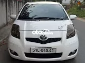 Toyota Yaris màu Trắng Tự động