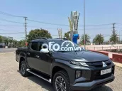 Mitsubishi Triton Xám