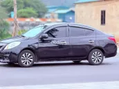 Xe gia đình tiết kiệm nhiên liệu, màu đen sang trọng