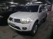 Mitsubishi Pajero Sport Trắng