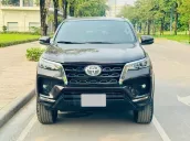 Toyota Fortuner 2.4G 4x2 AT 2021 Máy dầu 1 cầu, xe màu đen nâu rất đẹp