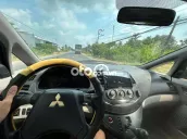 Mitsubishi Grandis Tím