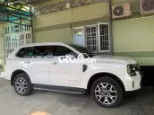 Ford Everest 2023 Titanium Trắng