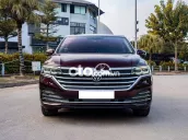 Volkswagen Viloran Luxury 2024, màu đỏ mận
