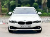 Xe màu trắng, nội thất kem chủ giữ gìn