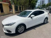 Bán xe sedan đời 2015 màu trắng, xe còn rất mới