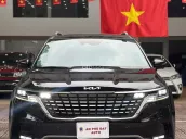 Xe màu đen nội thất nâu sang trọng