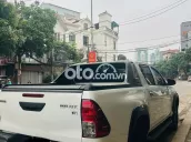Toyota Hilux Trắng 2021 AT