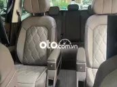 Volkswagen Viloran Đen 7 chỗ