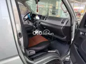 Toyota Hiace 6 chỗ Bạc