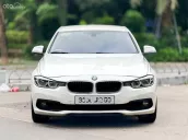 Xe màu trắng nội thất kem, rất giữ gìn