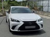 Siêu phẩm F-Sport chạy 3v km còn rất mới