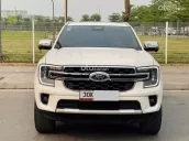 Xe vừa về đến cửa hàng em chào bán ngay