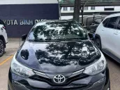 Màu đen mạnh mẽ, khẳng định vị thế sang trọng