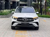 Mercedes GLC300 4Matic All New. Trắng, nội thất đen - Lăn bánh: 2,9 vạn km - Bảo dưỡng full